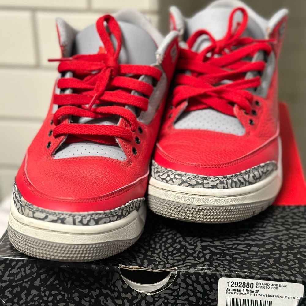 Air Jordan retro 3 red